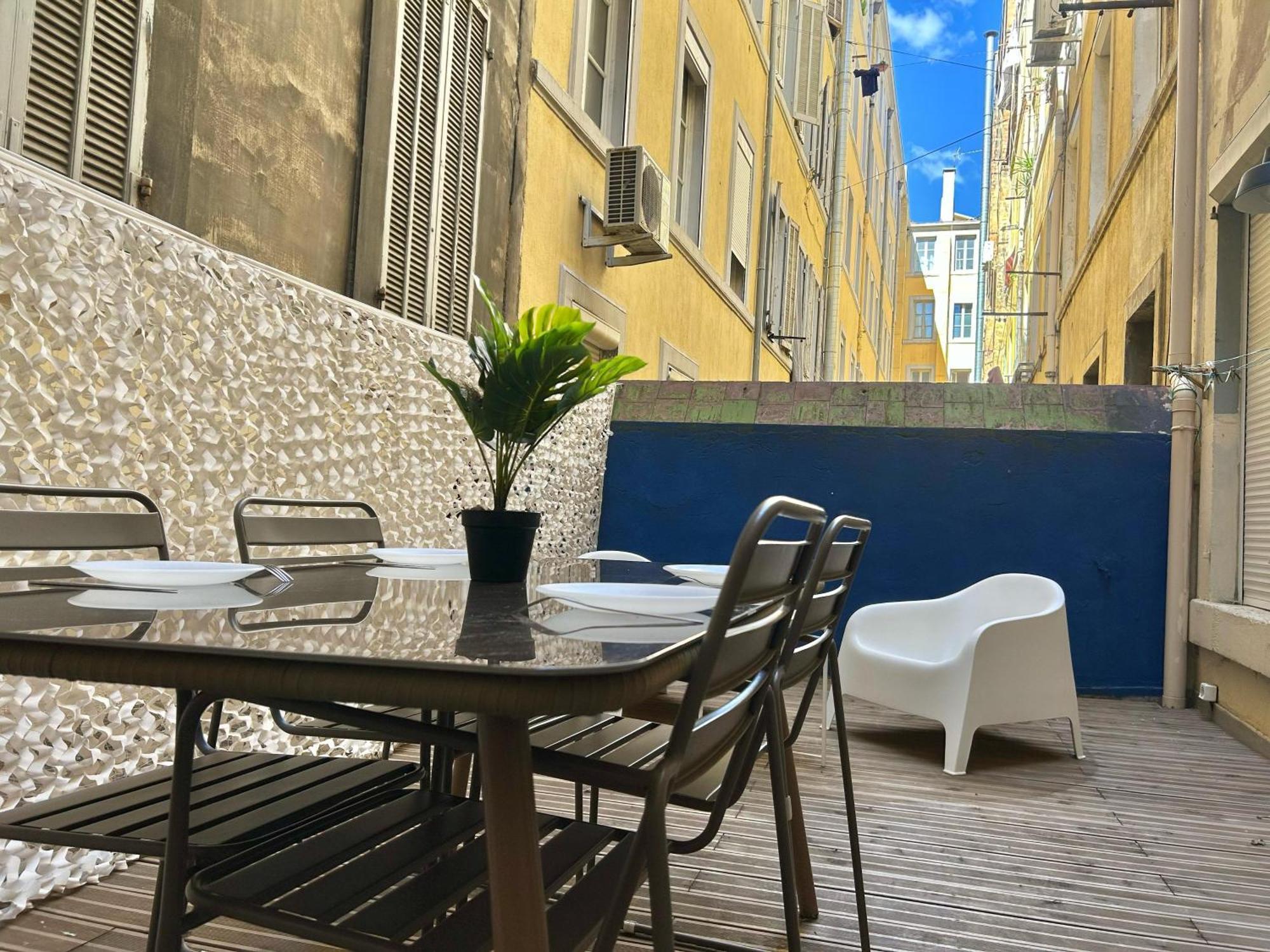 Chez Marie Et Romain- Appartement De Charme Au Coeur De La Joliette Proche Panier Centre Ville Marseille Exteriör bild